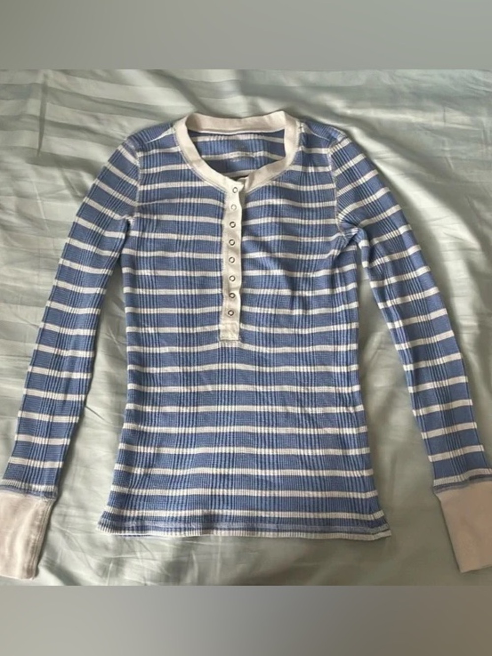 Aerie blue and white long sleeve shirt